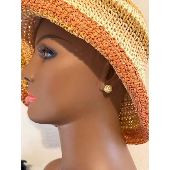 Kendra Scott Carly Champagne Color Stone Stud Earrings - Picture 7 of 7